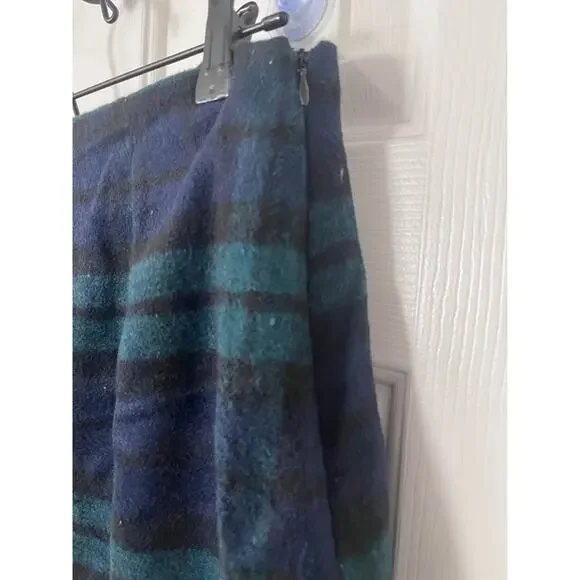 New Women’s Plaid Wool Skirt Size Medium - Picture 4 of 7